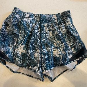 Lululemon Hotty hot low rise Sz 6 long